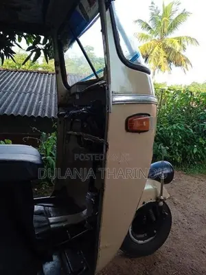 Bajaj RE 2000