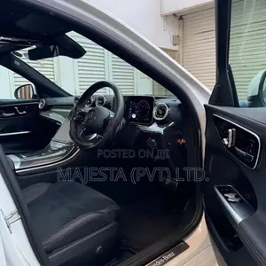 Mercedes Benz C200 AMG Premium Plus 2024