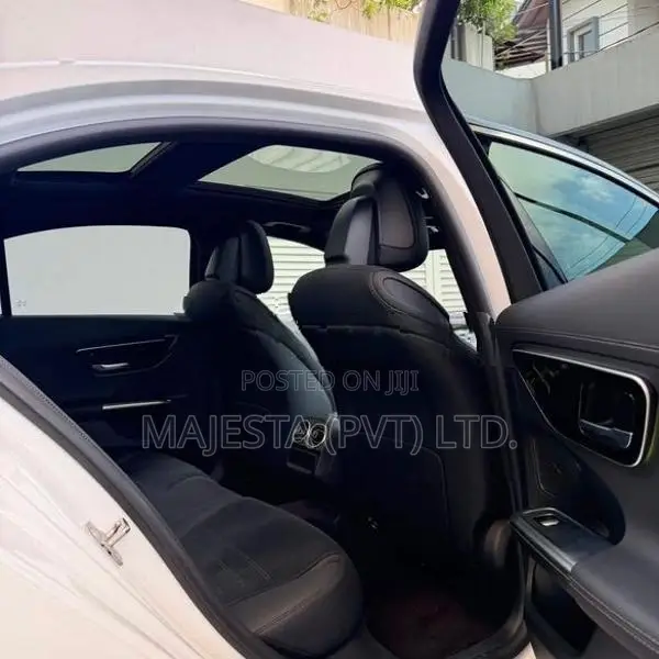 Mercedes Benz C200 AMG Premium Plus 2024