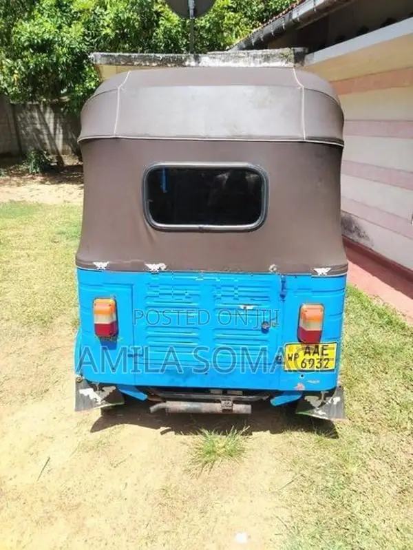 Bajaj RE 2013