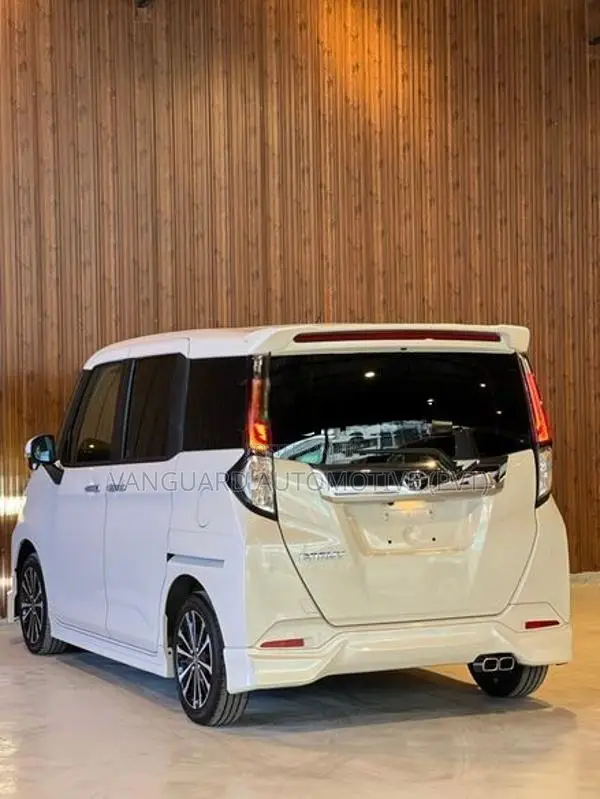 Toyota Roomy 2024