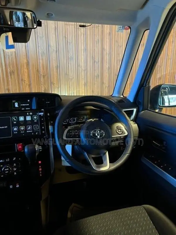 Toyota Roomy 2024