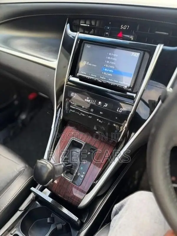 Toyota Harrier Elegance 2016