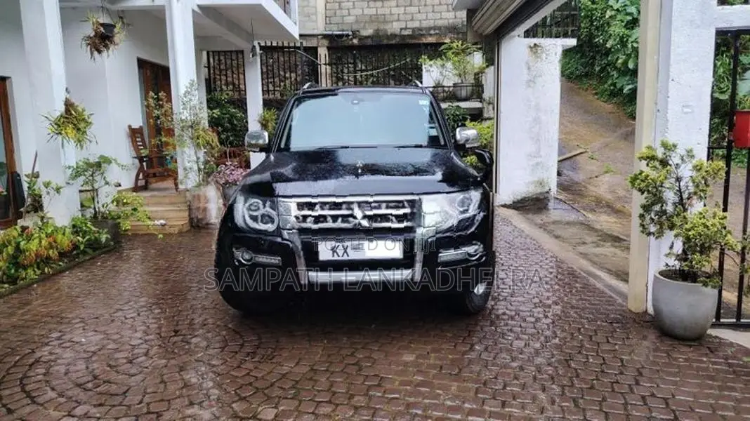 Mitsubishi Montero 2013