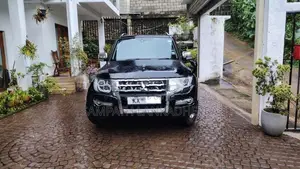 Mitsubishi Montero 2013