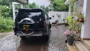 Mitsubishi Montero 2013