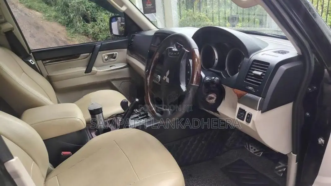Mitsubishi Montero 2013