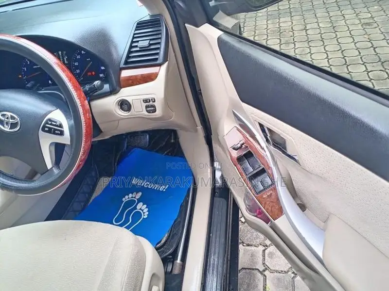 Toyota Premio 2013