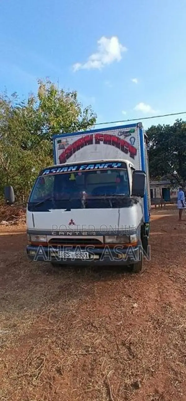 Mitsubishi Canter 2002