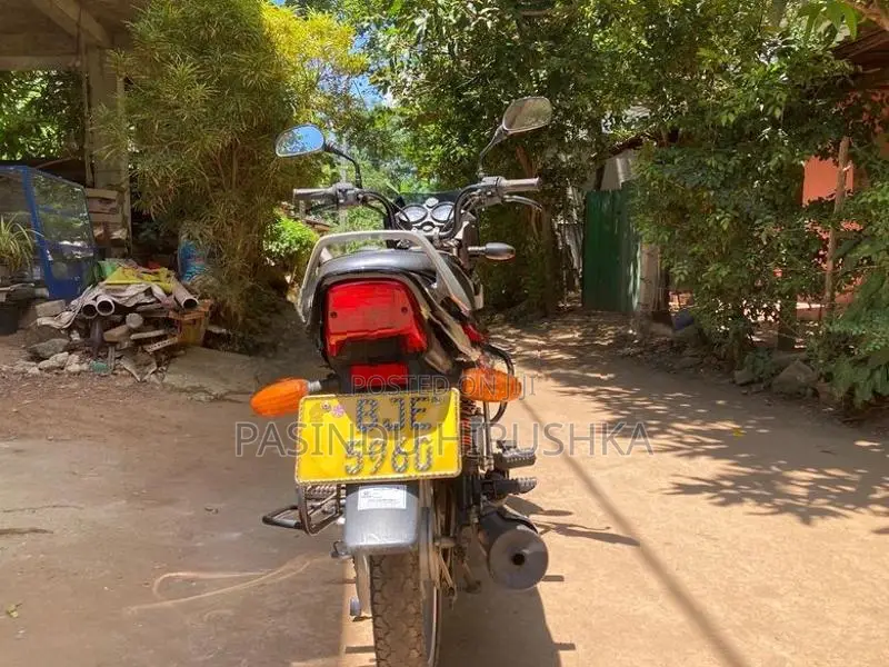 Bajaj CT100 2023