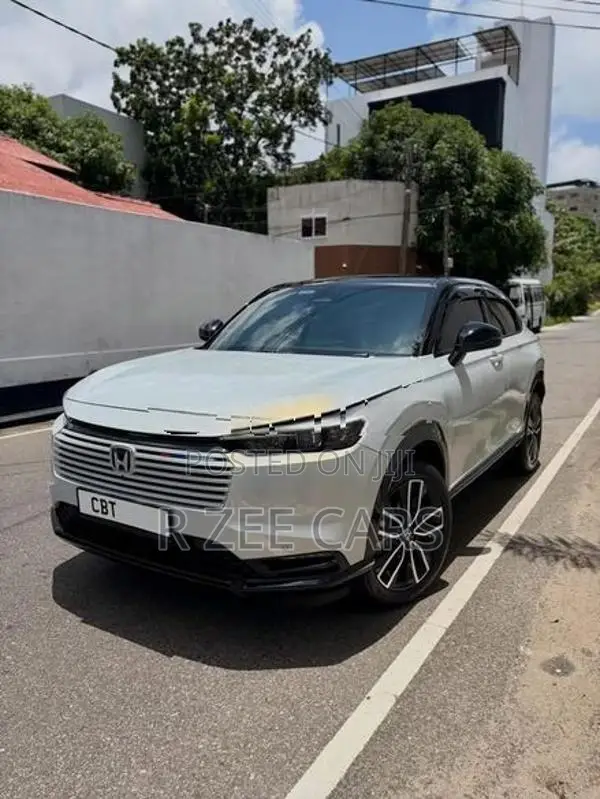 Honda Vezel Z Play Moonroof 2025