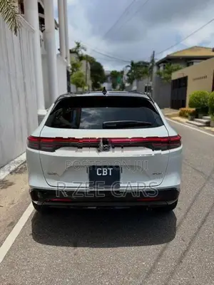 Honda Vezel Z Play Moonroof 2025