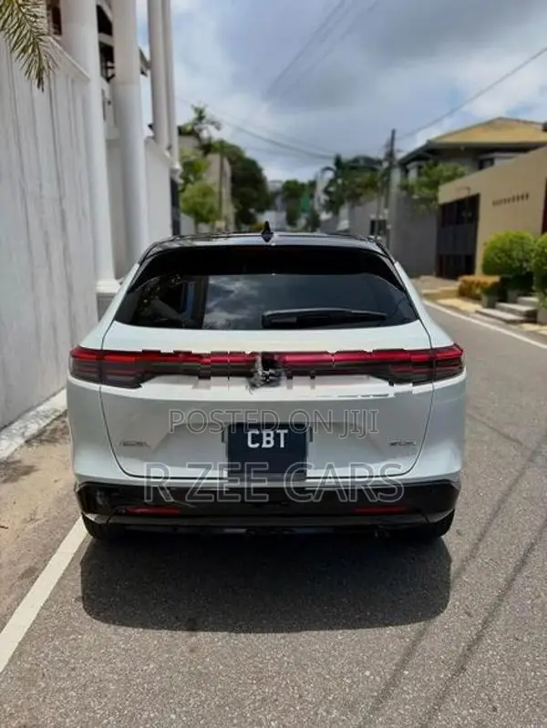 Honda Vezel Z Play Moonroof 2025