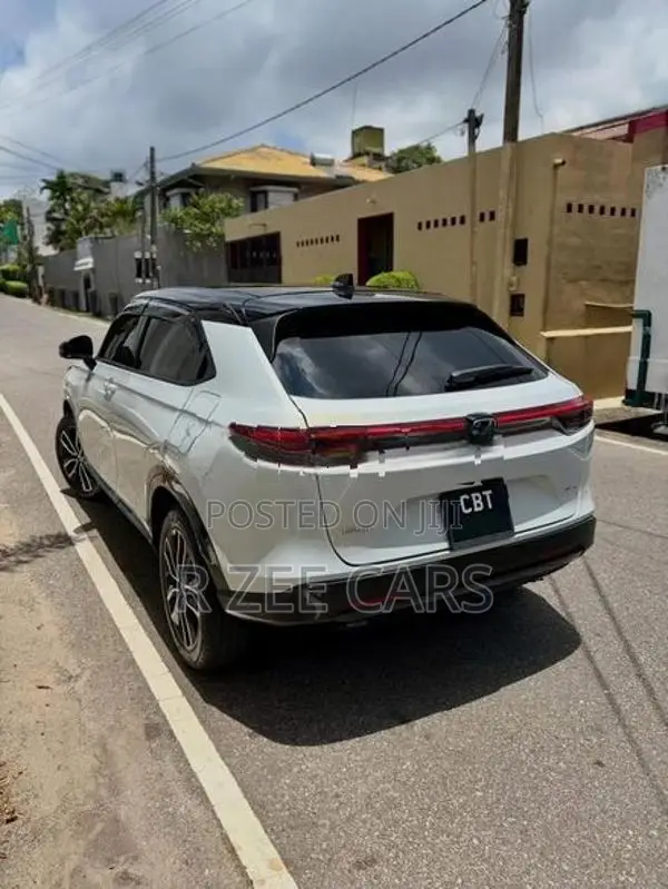 Honda Vezel Z Play Moonroof 2025