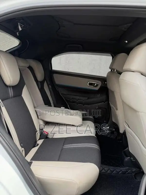 Honda Vezel Z Play Moonroof 2025