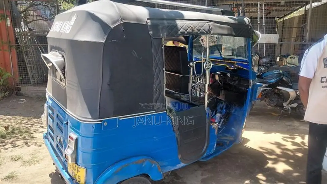 Bajaj RE 2015