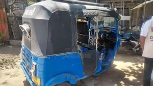 Bajaj RE 2015
