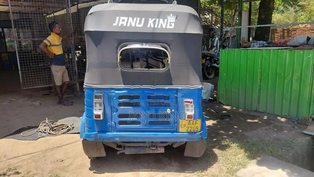 Bajaj RE 2015