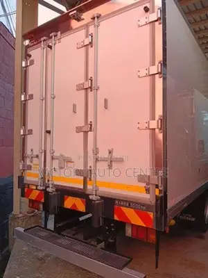 Isuzu Elf Freezer 2017