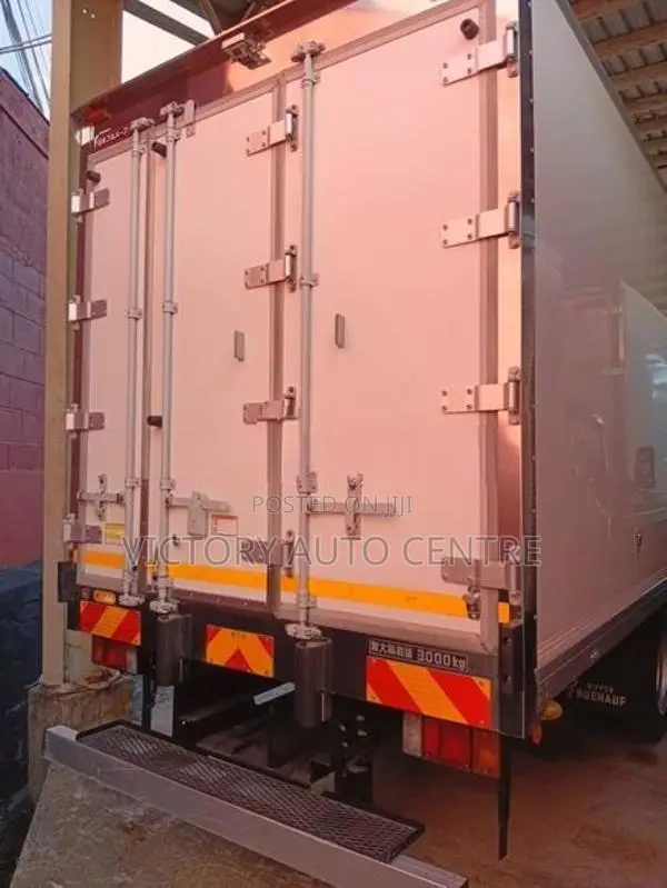 Isuzu Elf Freezer 2017
