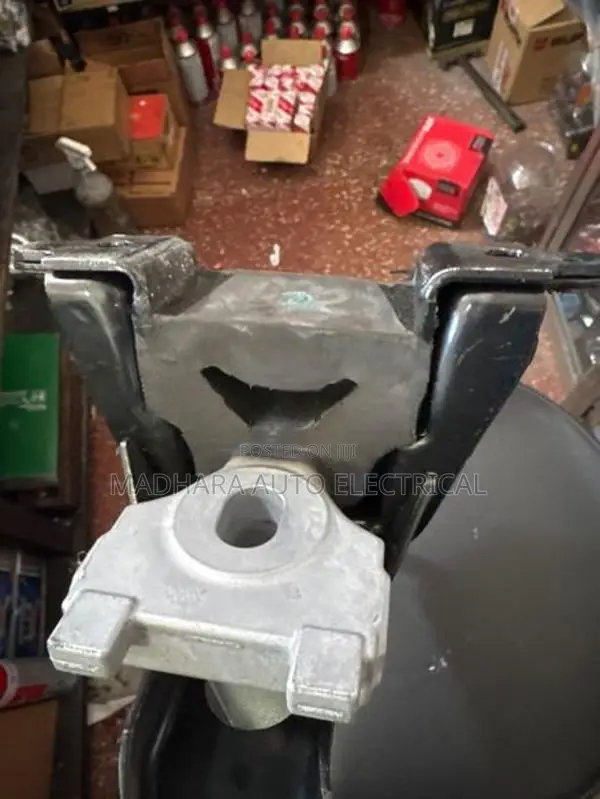 Toyota Vitz Gear Box Mount