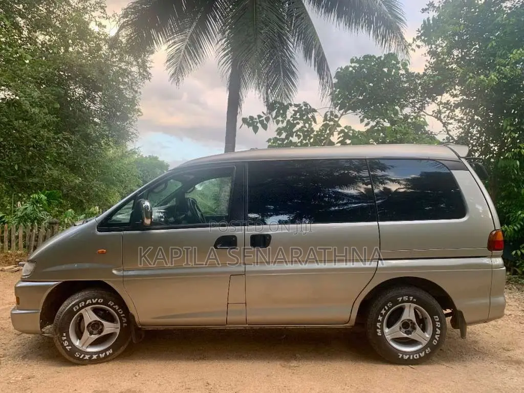 Mitsubishi L400 Space Gear 1997 Van (Used)