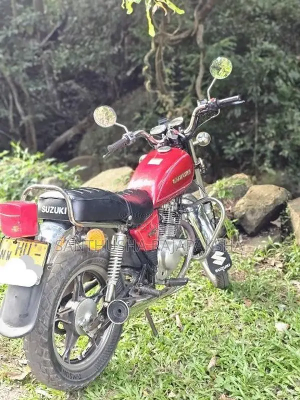 Suzuki GN125 2000 Motorbike (Used)