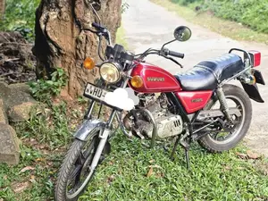 Suzuki GN125 2000 Motorbike (Used)