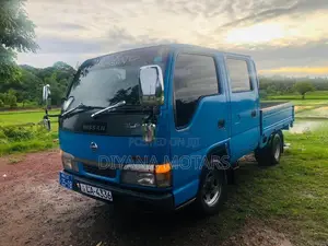 Isuzu AKR 2001 Crew Cab (Used)