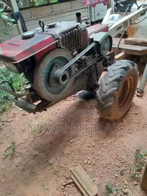 Kubota K700 2004 Tractor (Used)