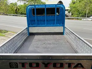 Toyota CrewCab 2006 Crew Cab (Used)