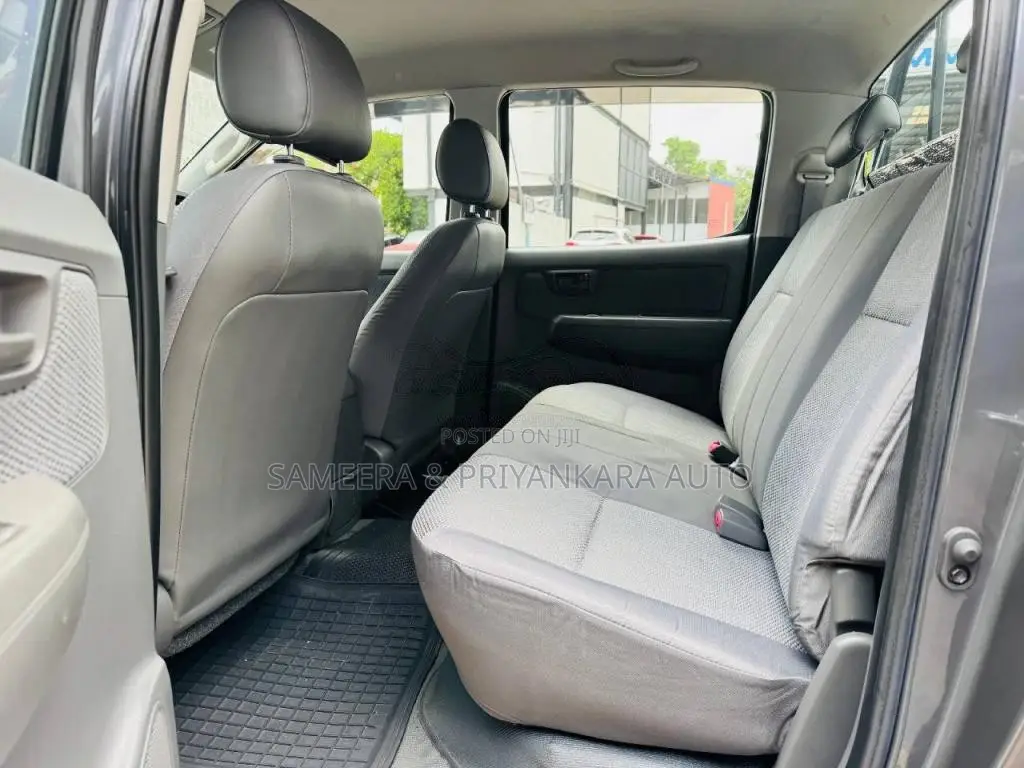Toyota Hilux 2011 Pickup (Used)