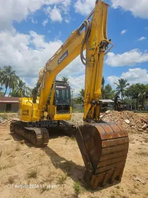 Komatsu Excavator 2010 Heavy-Duty (Used)