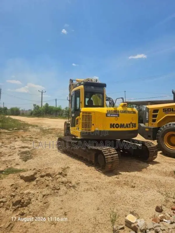 Komatsu Excavator 2010 Heavy-Duty (Used)