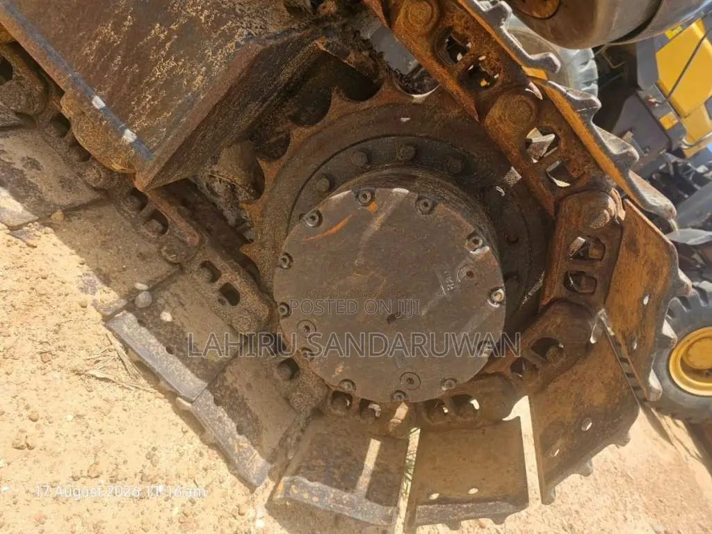 Komatsu Excavator 2010 Heavy-Duty (Used)