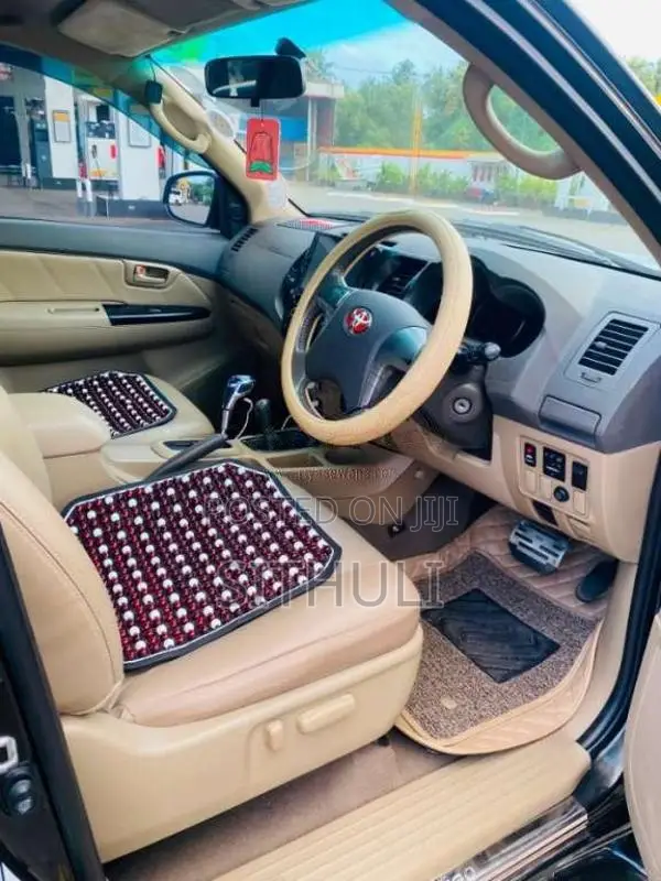 Toyota Hilux 2012 Pickup (Used)