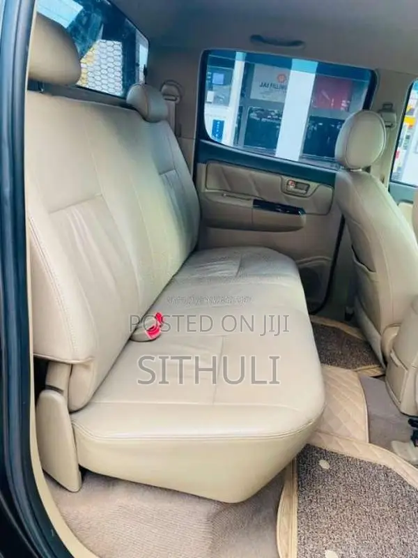 Toyota Hilux 2012 Pickup (Used)