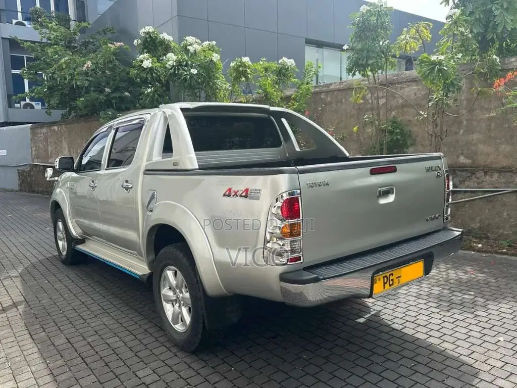 Toyota Hilux Vigo 2011 Pickup (Used)