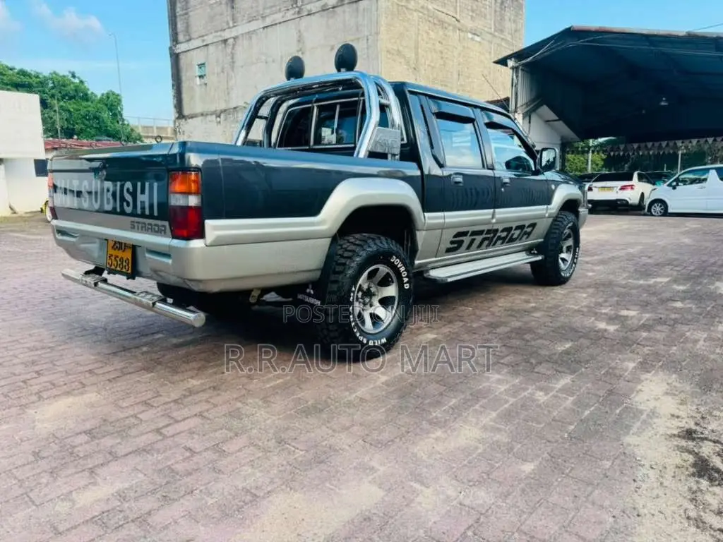 Mitsubishi Strada 1993 Pickup (Used)