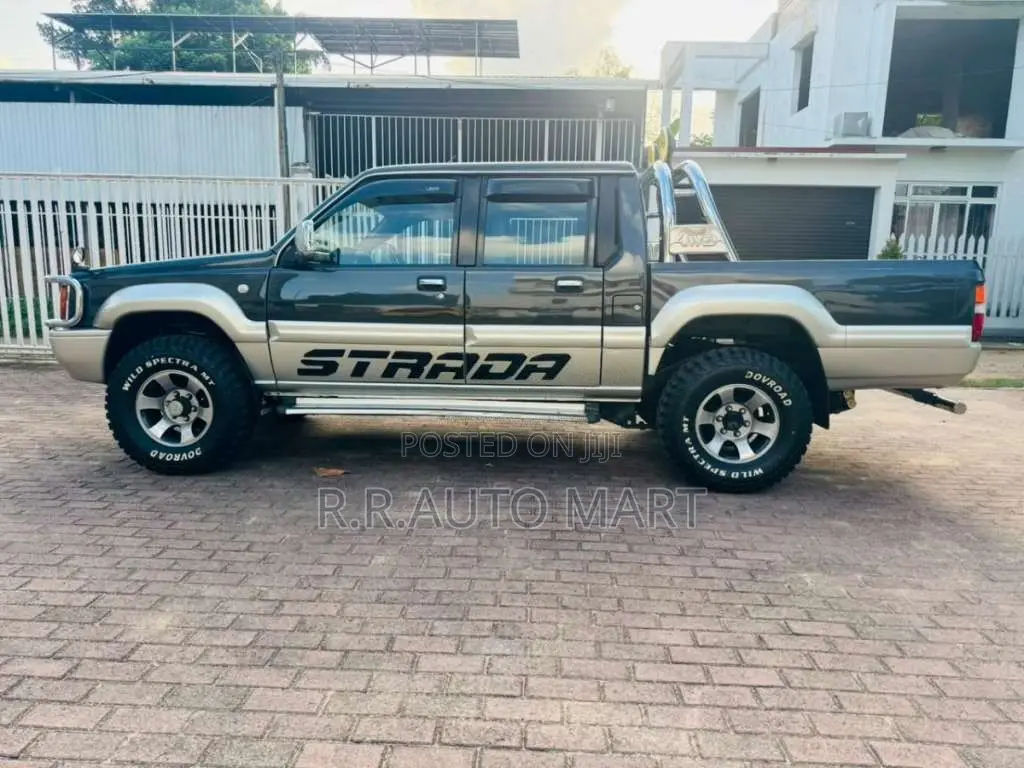 Mitsubishi Strada 1993 Pickup (Used)