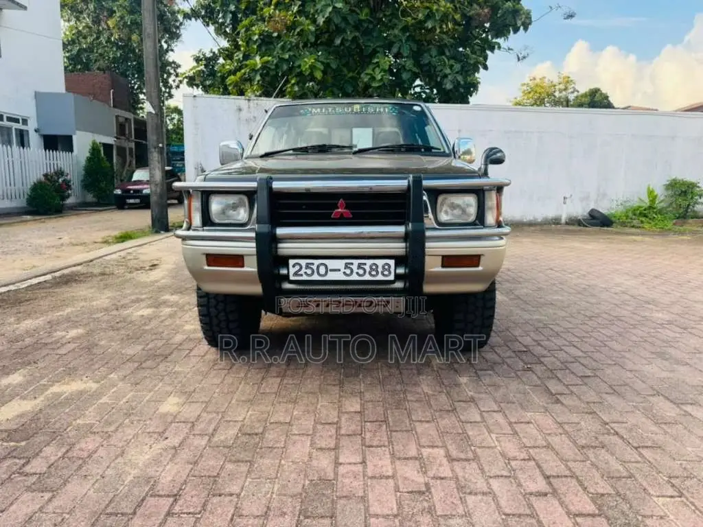 Mitsubishi Strada 1993 Pickup (Used)