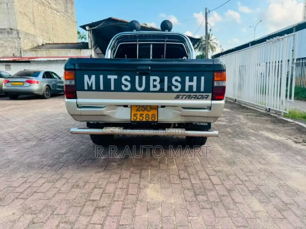 Mitsubishi Strada 1993 Pickup (Used)