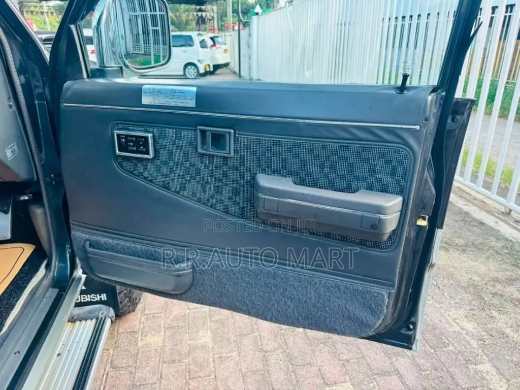 Mitsubishi Strada 1993 Pickup (Used)