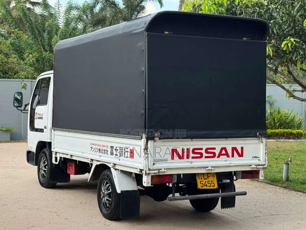 Nissan Atlas 2002 Lorry (Used)