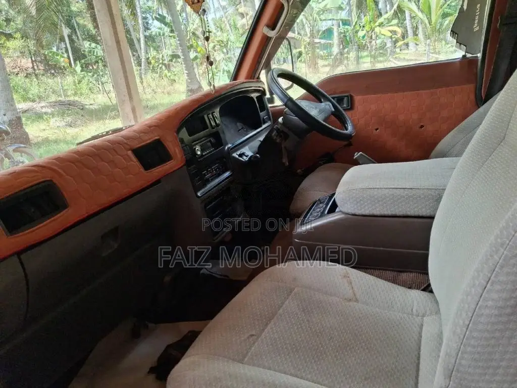 Nissan Caravan 1999 Van (Used)