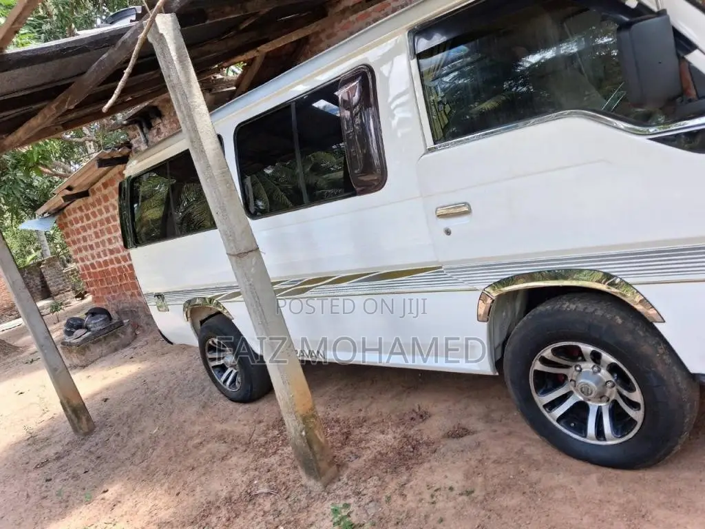 Nissan Caravan 1999 Van (Used)