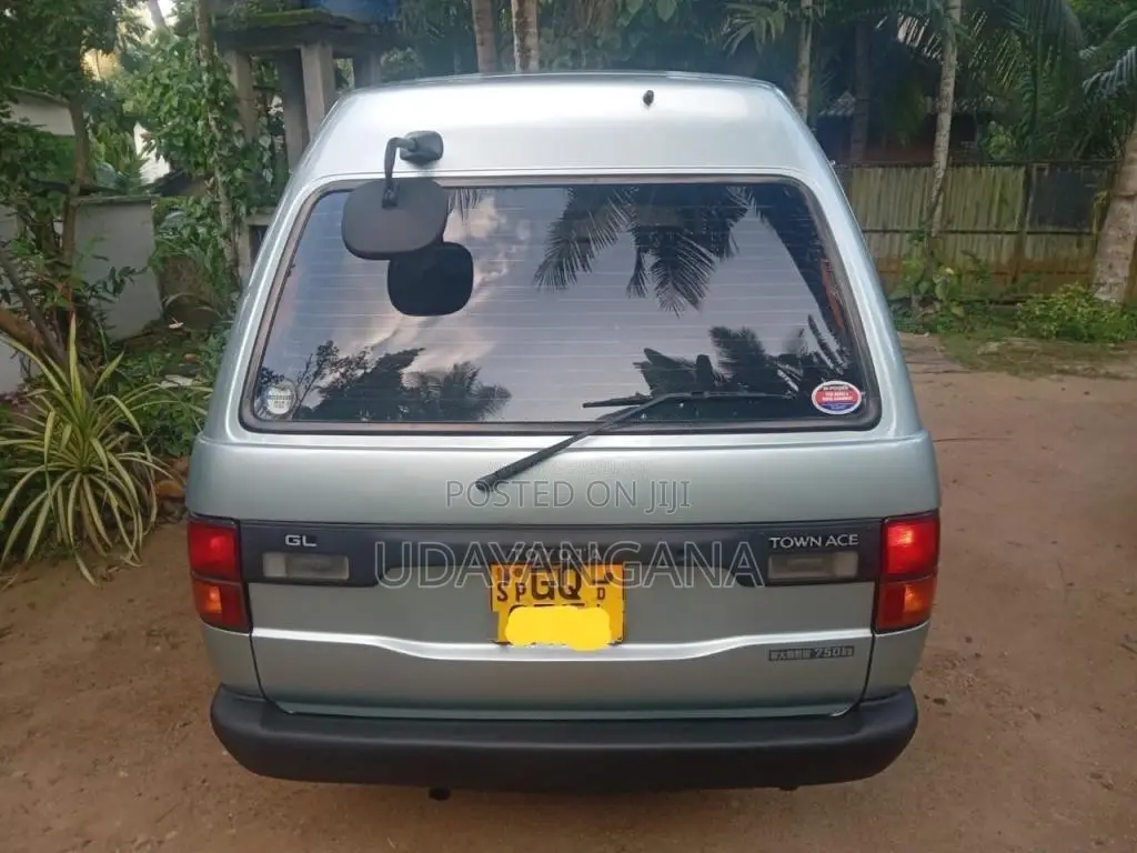 Toyota TownAce 2002 Van (Used)