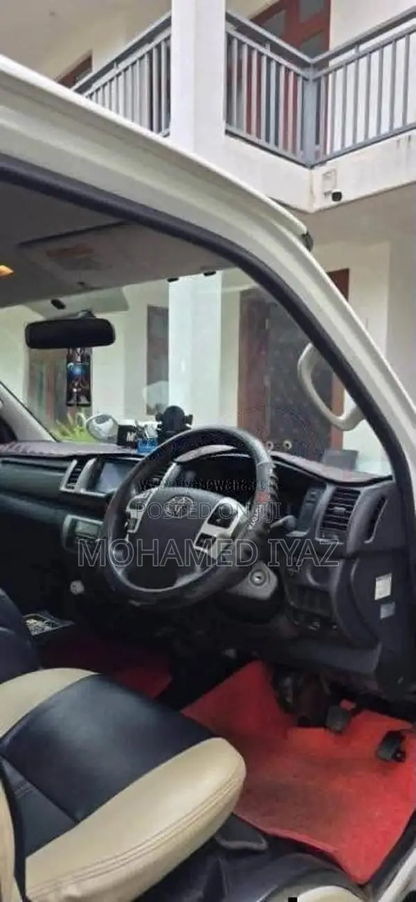 Toyota KDH SUPER GL 2015 Van (Used)