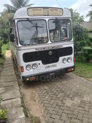 Ashok-Leyland Leyland 2009 Bus (Used)