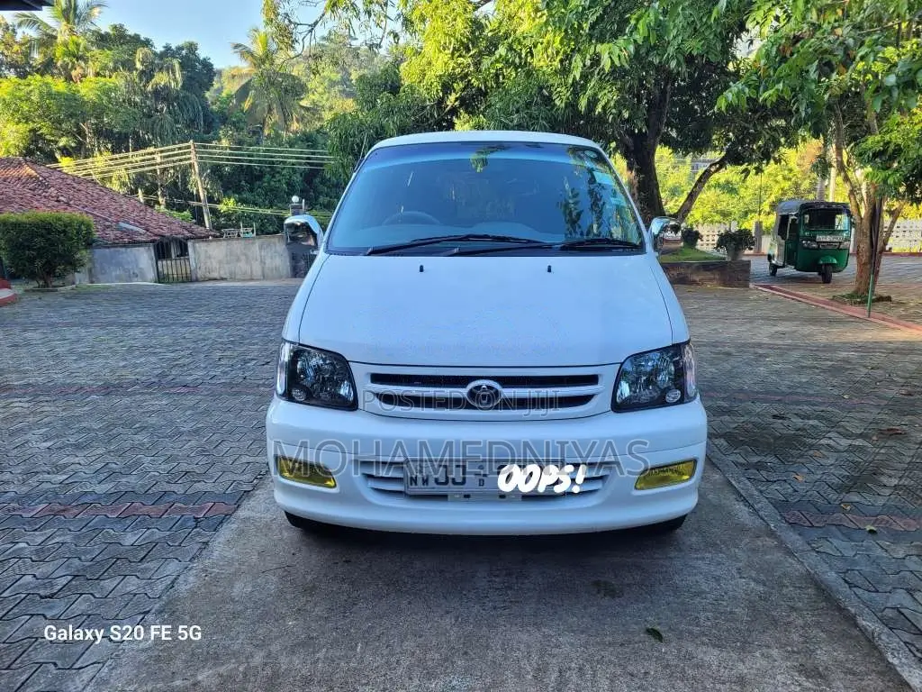 Toyota Noah CR42 2000 Van (Used)